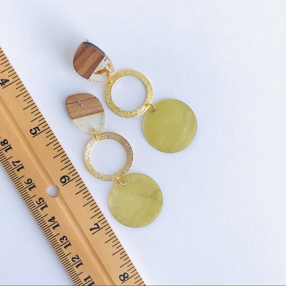 COPY - Wood stud earrings with mother pearl pendant - Picture 6 of 6